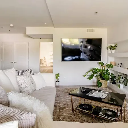 Weho 3Bdm Penthouse Apartment
